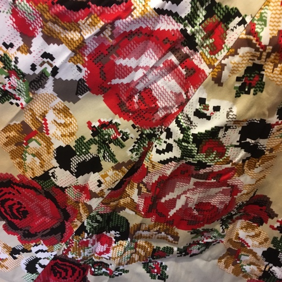 XL H&R Hearts & Roses Pixilated Floral Dress - Picture 5 of 11